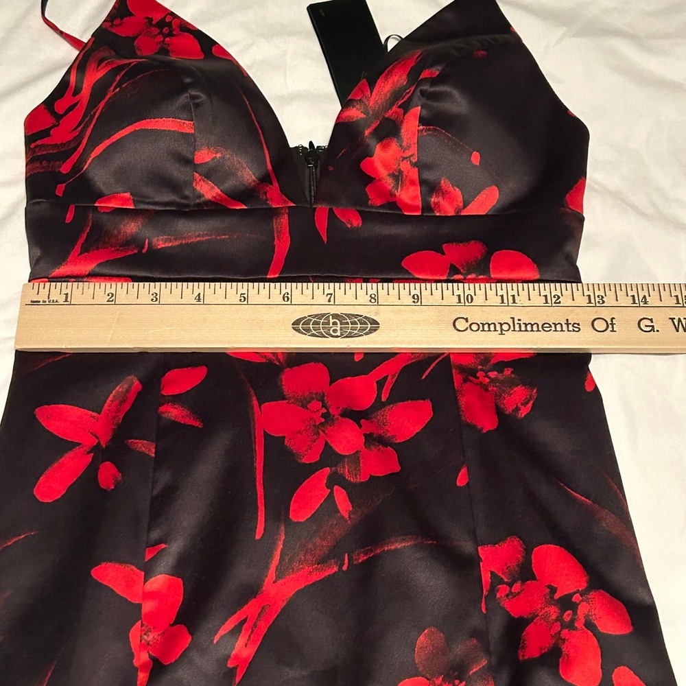 Guess NWT Los Angeles Black Red Floral Print V-Neck Bodycon Mini Dress - Picture 3 of 12
